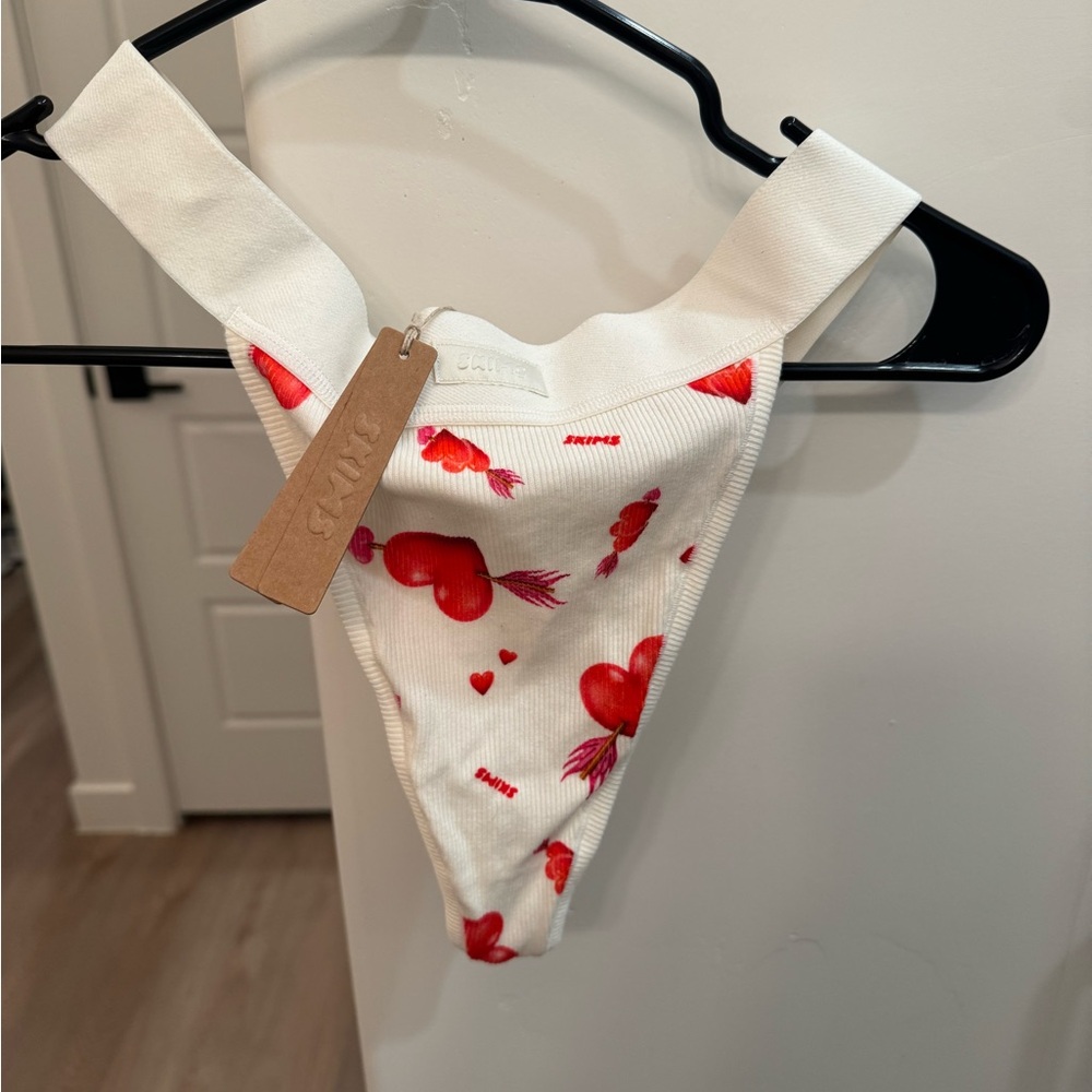 SKIMS high rise thong underwear NWT
